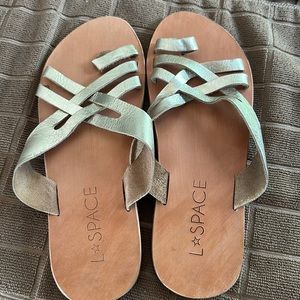 Womens size 7 L Space gold sandals